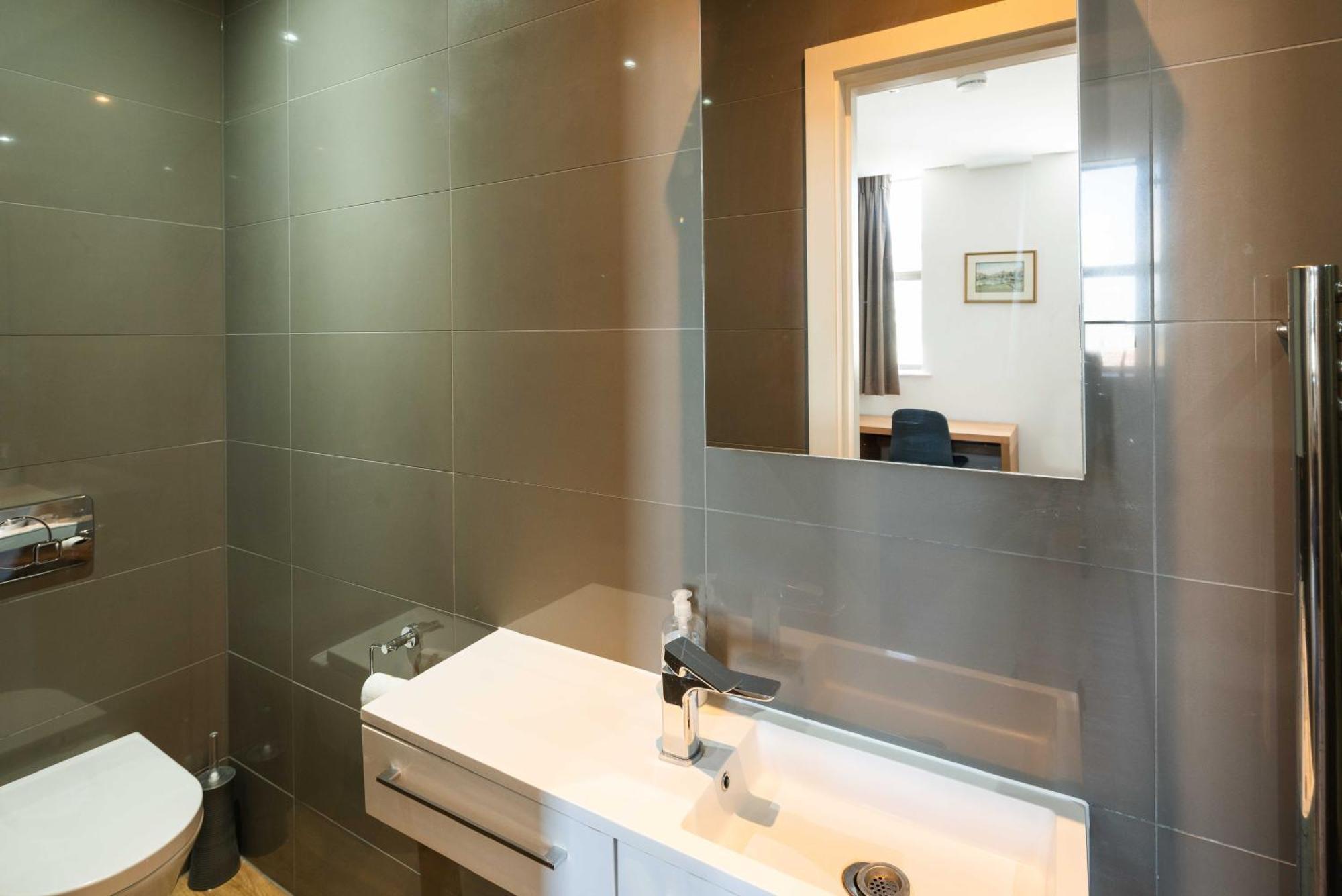 Equitable Hotel Лондон Екстериор снимка